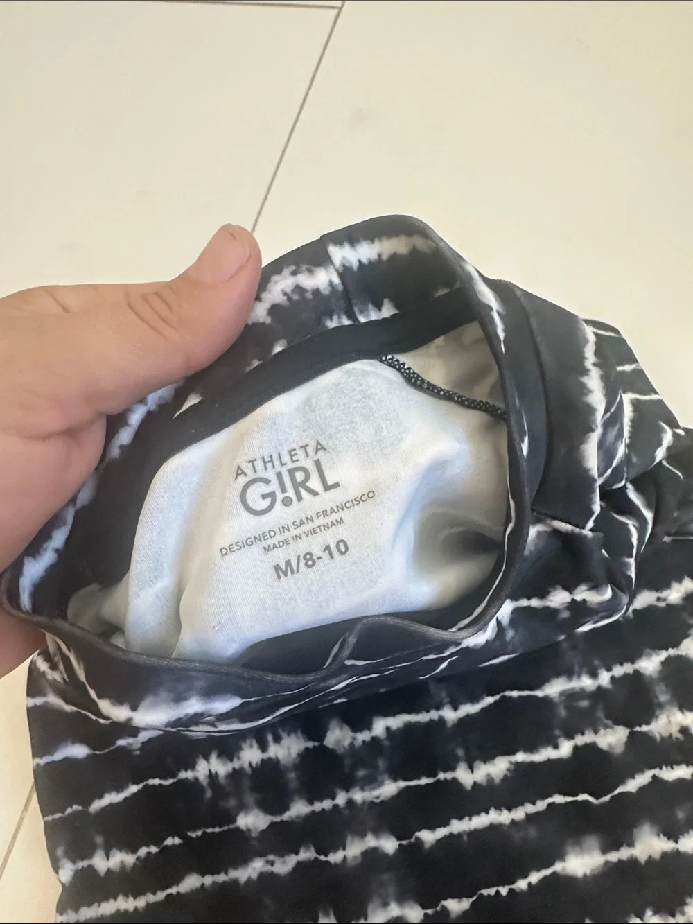 Athleta girl Kids Black & White Tie-Dye Short Sleeve Rash guard 8